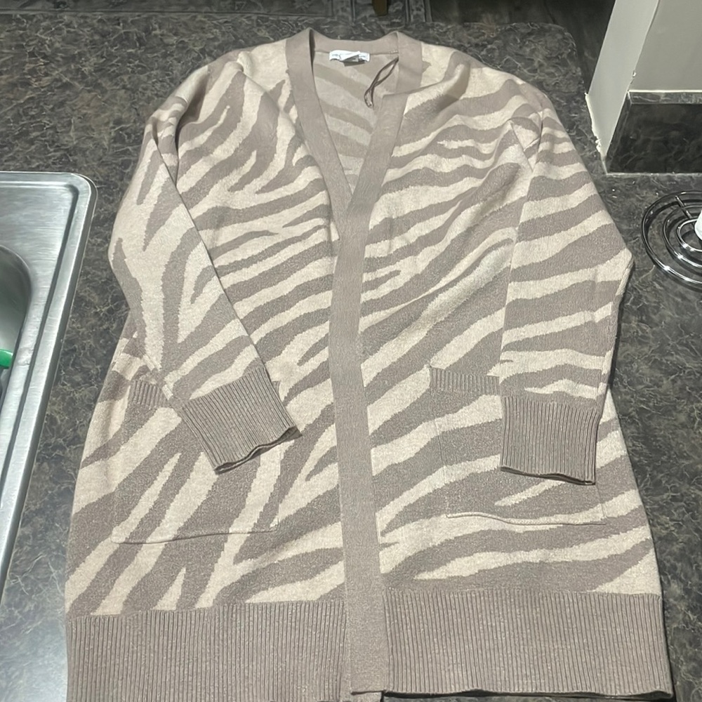 Cupcakes and cashmere Cardigan Sweater Size Small